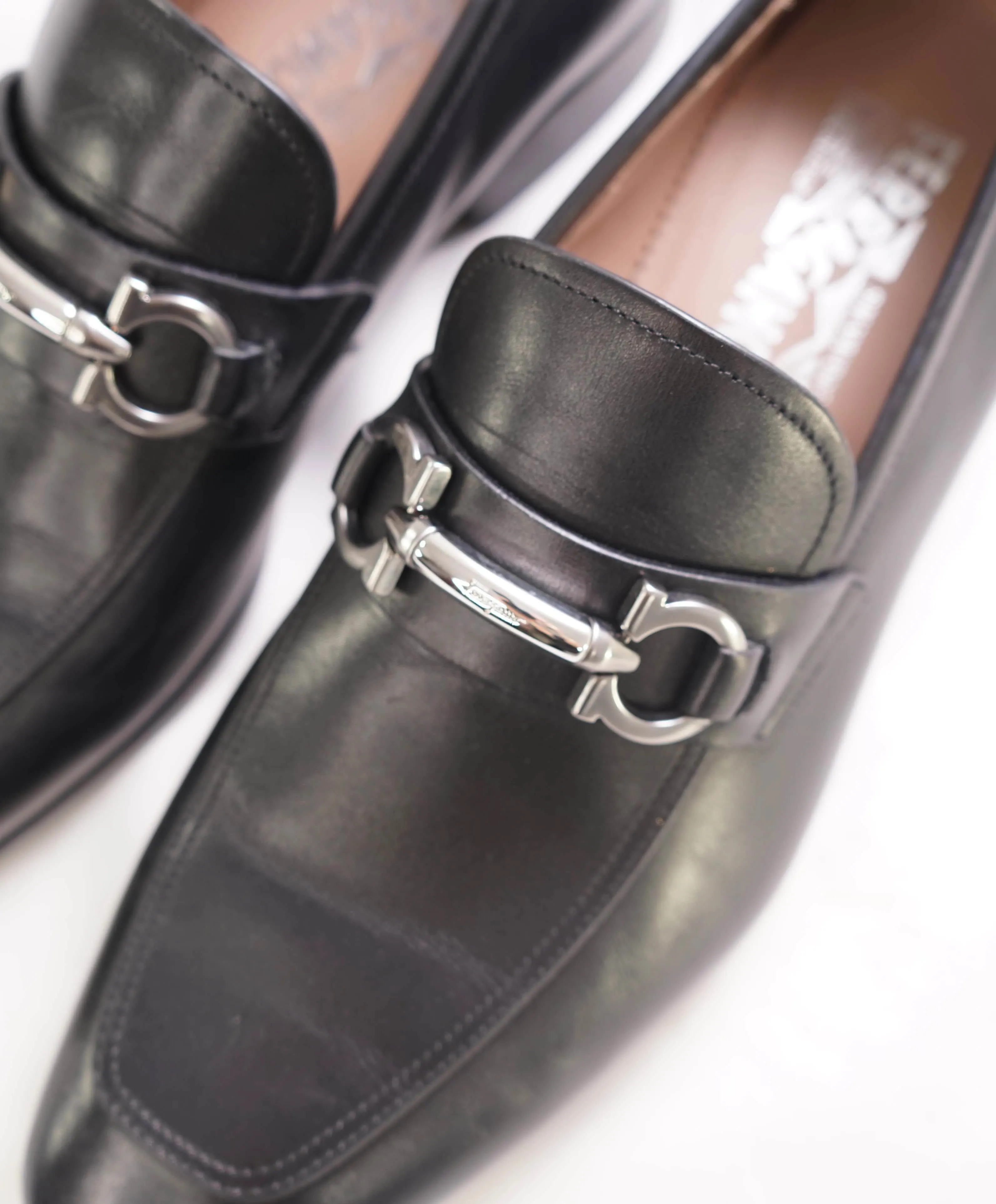 $850 SALVATORE FERRAGAMO - "BENFORD" Black Logo Bit Front Loafer - 8.5 EE US