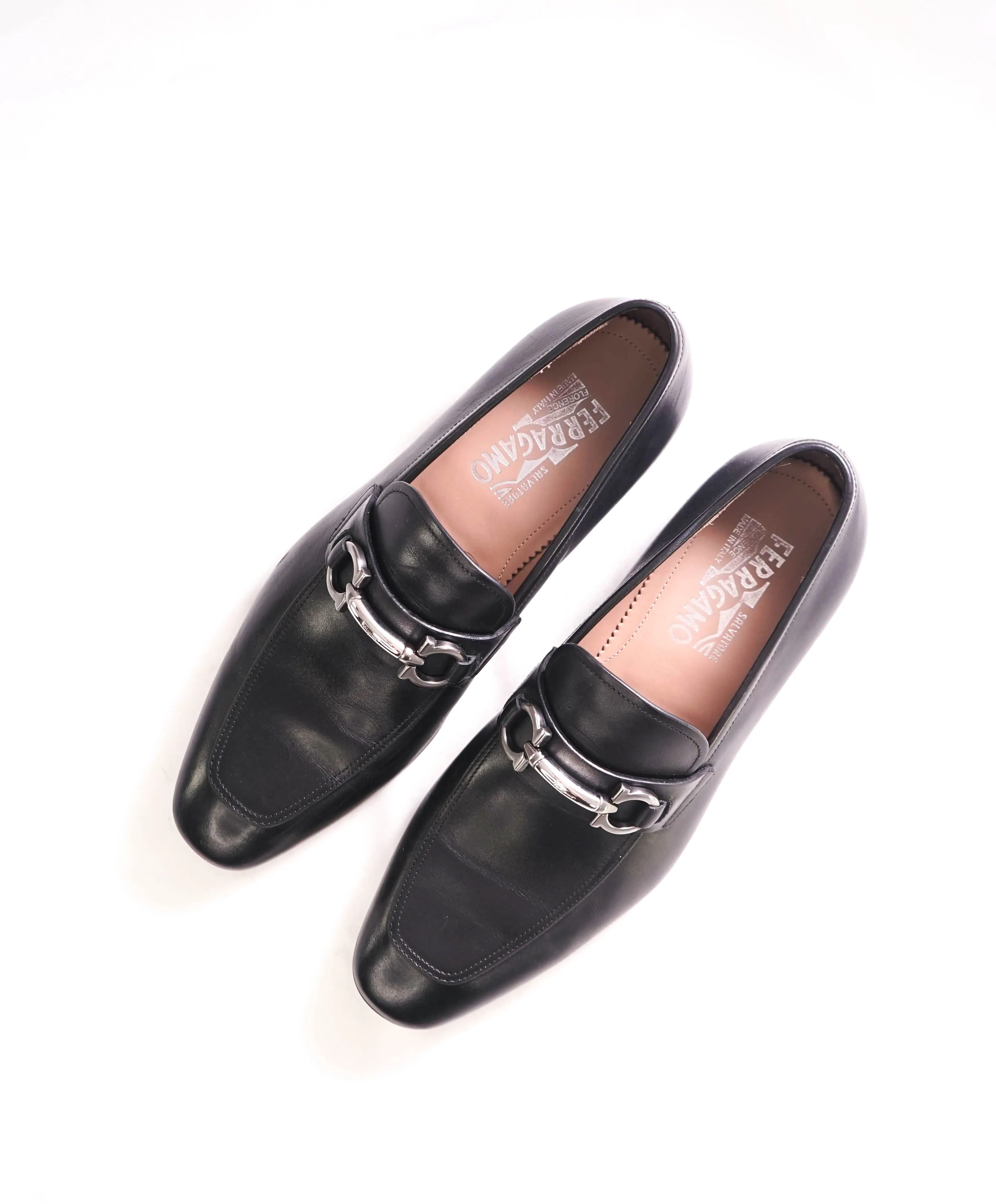 $850 SALVATORE FERRAGAMO - "BENFORD" Black Logo Bit Front Loafer - 8.5 EE US