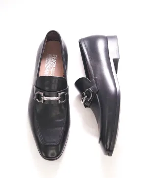 $850 SALVATORE FERRAGAMO - "BENFORD" Black Logo Bit Front Loafer - 8.5 EE US