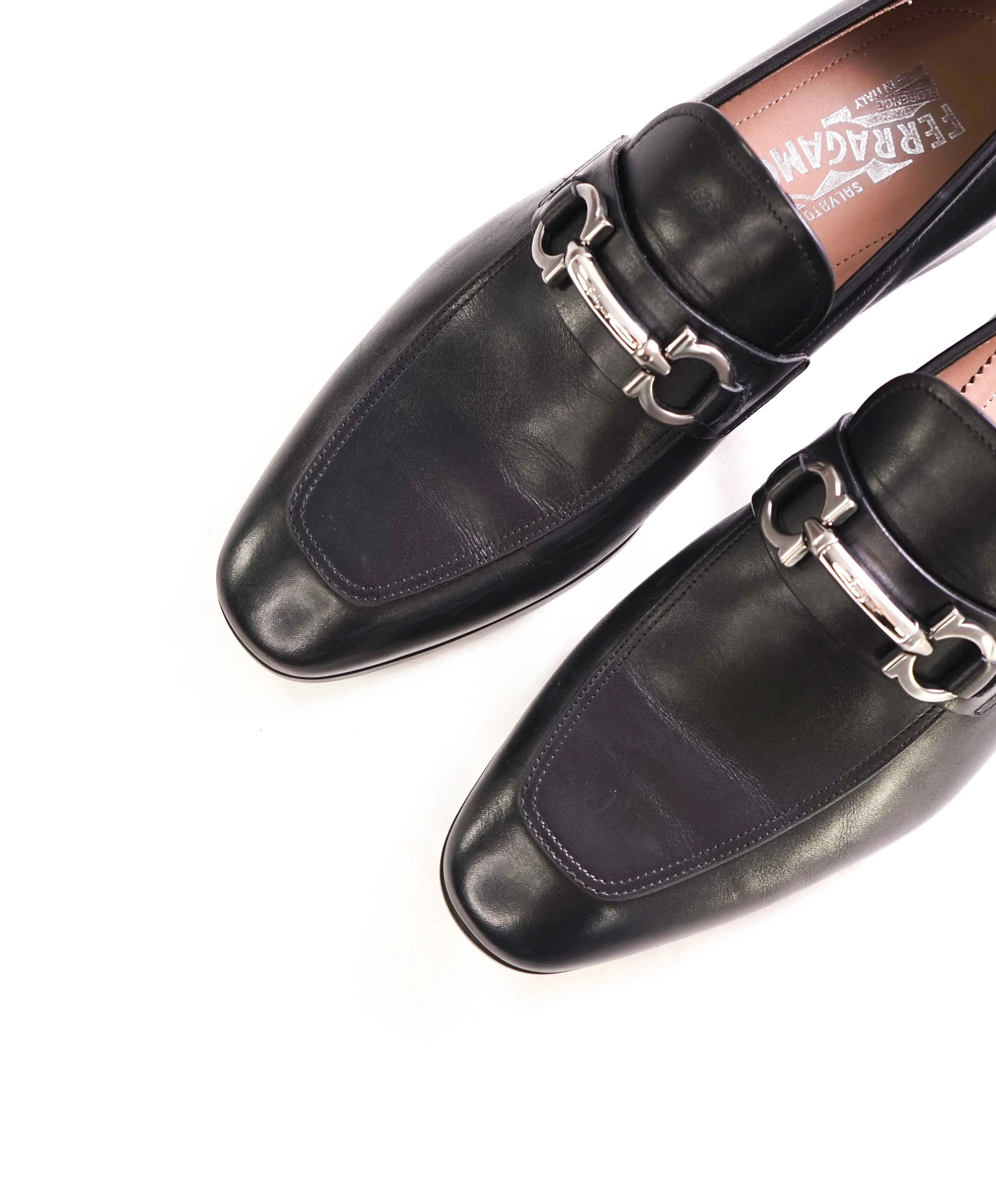$850 SALVATORE FERRAGAMO - "BENFORD" Black Logo Bit Front Loafer - 8.5 EE US