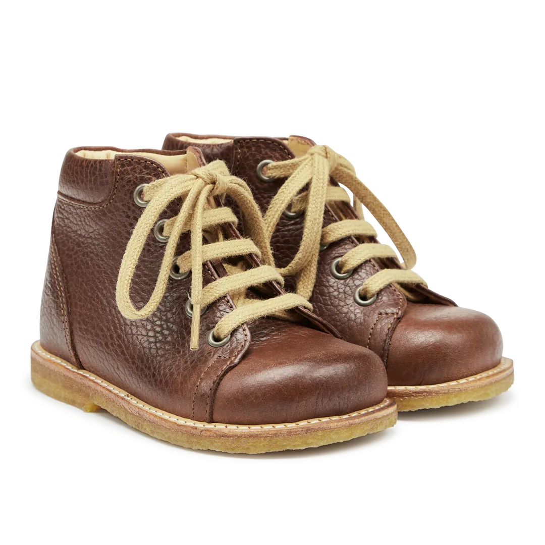 Classic lace-up shoe