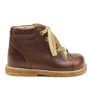 Classic lace-up shoe