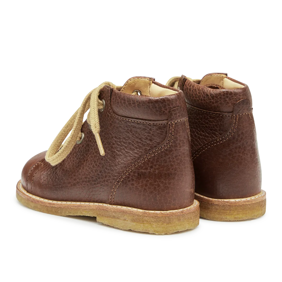 Classic lace-up shoe