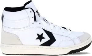 Converse Unisex Pro Blaze V2 Leather Sneaker - Lace up Closure Style