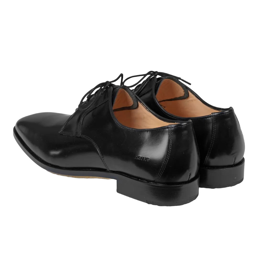 Lace-up shoe