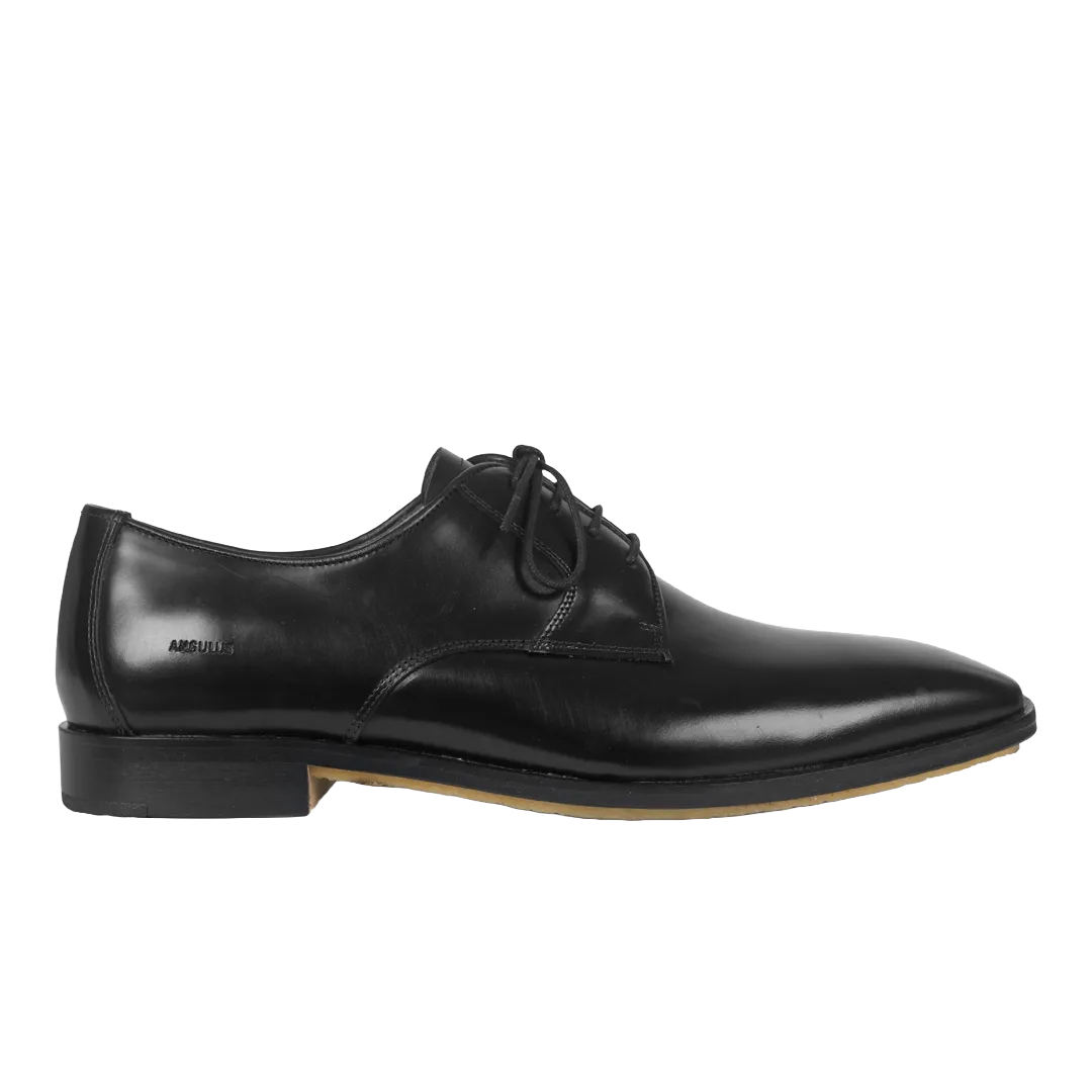 Lace-up shoe
