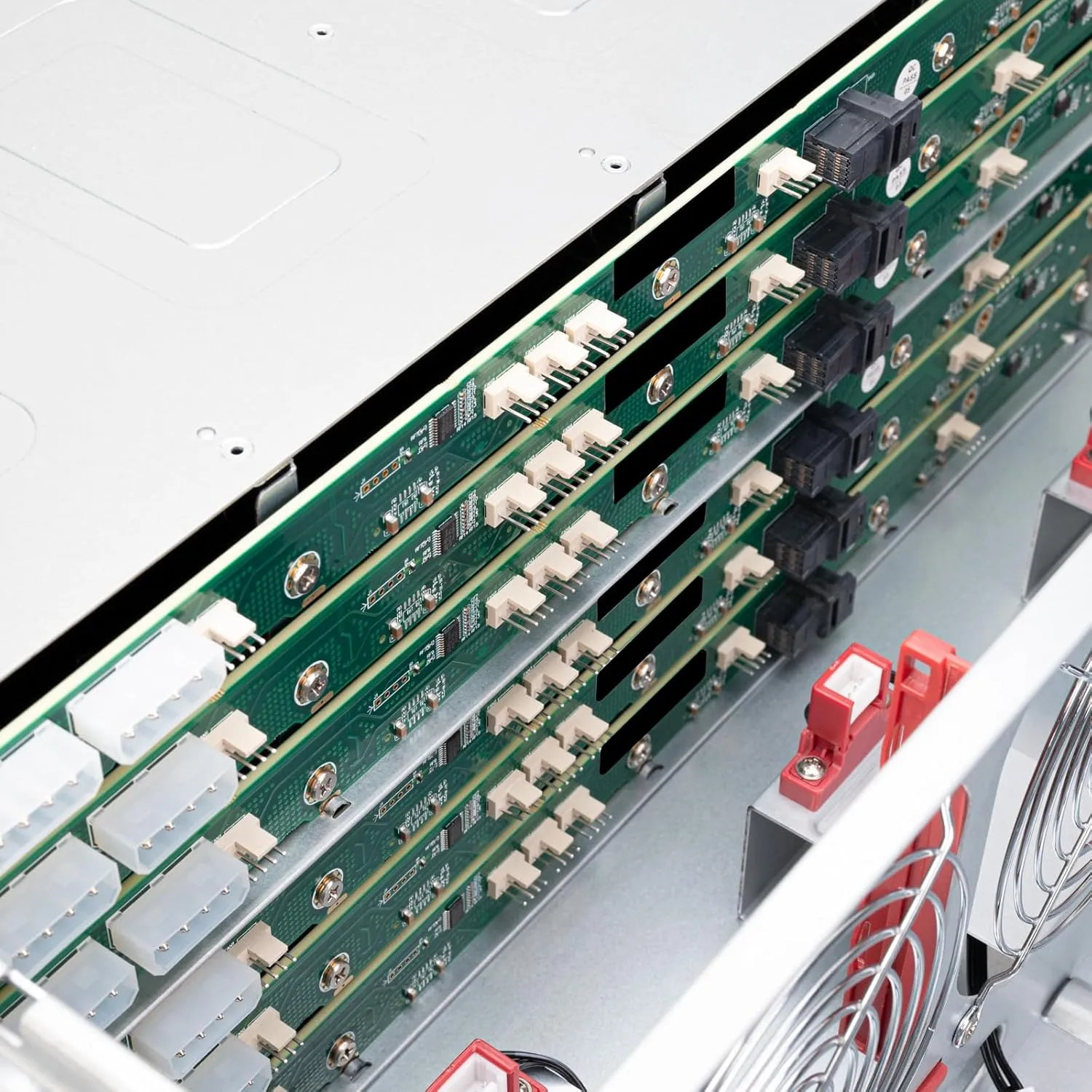 SilverStone Technology RM43-324-RS 4U 24-Bay 2.5" / 3.5" HDD/SSD rackmount Storage Server Chassis with Mini-SAS HD SFF-8643 12 Gb/s Interface, SST-RM43-324-RS