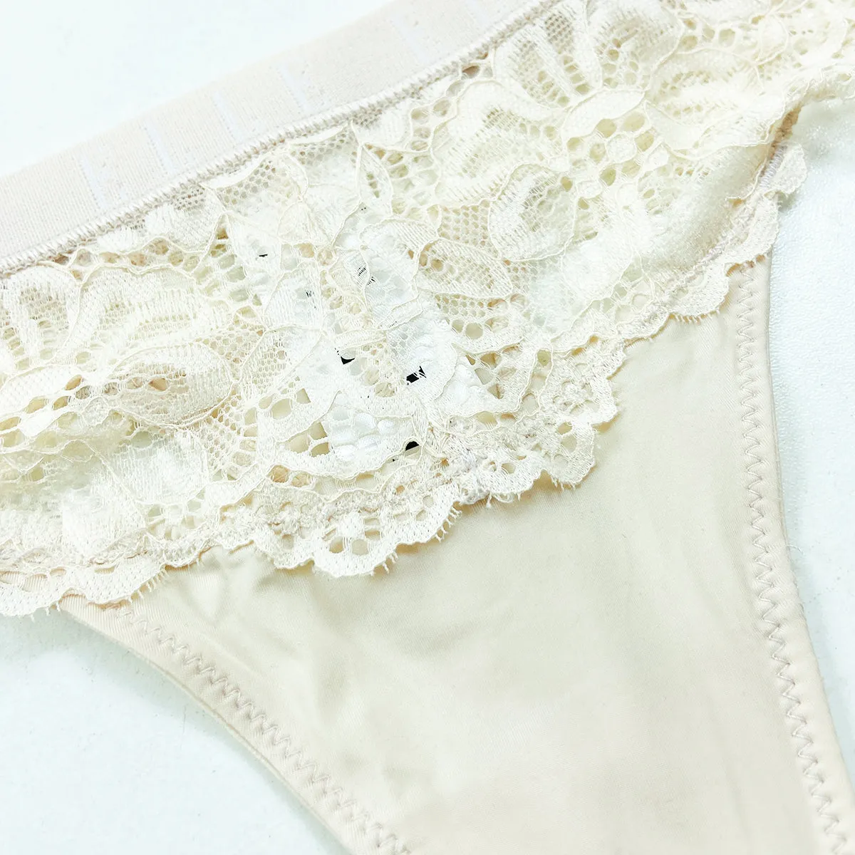 Women's Elegant Soft Stretch Floral Lace Comfortable Sexy Lace Thong Panty