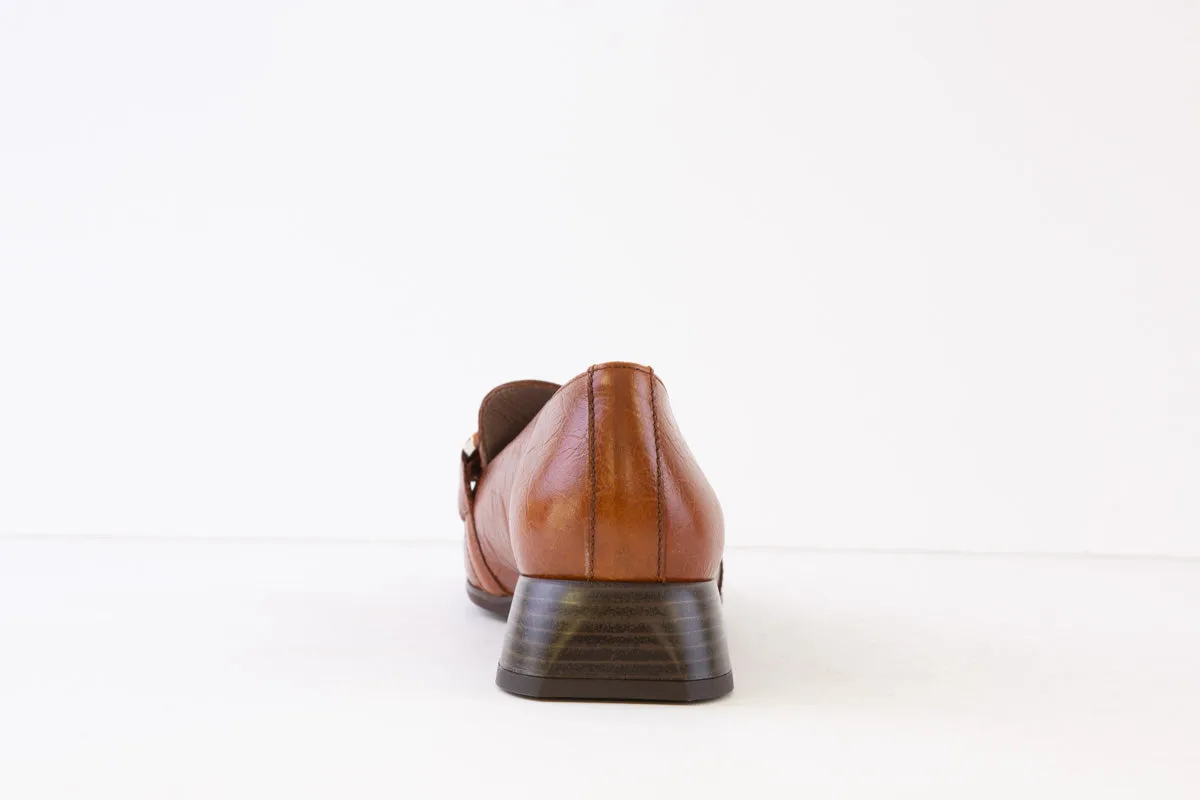 WONDERS - C-7110 LOW HEEL LOAFER - TAN PATENT