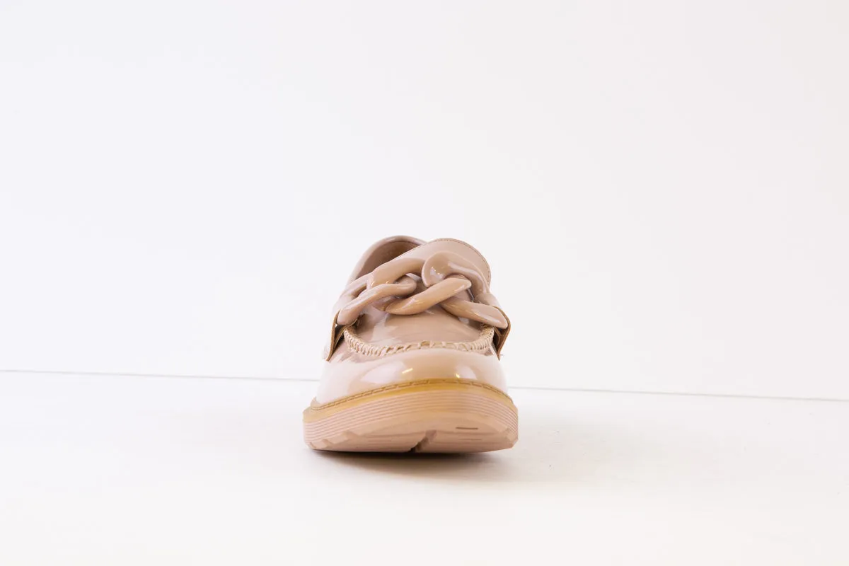 XTI - 141174 FLAT LOAFER WITH CHAIN DETAIL - NUDE PATENT
