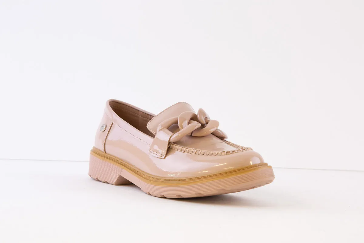XTI - 141174 FLAT LOAFER WITH CHAIN DETAIL - NUDE PATENT